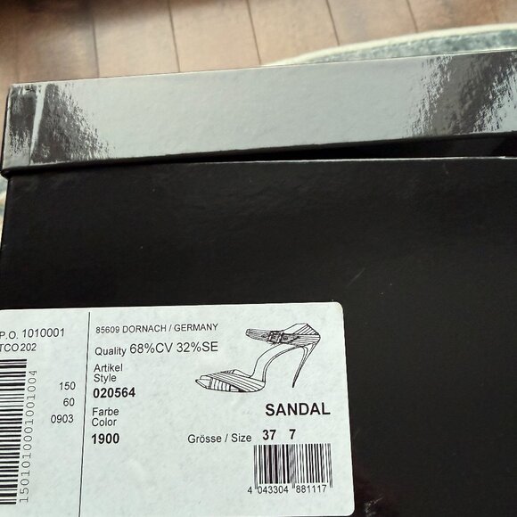 Escada Pumps - Picture 2 of 8